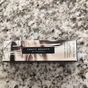 Gently Beauty Rihanna